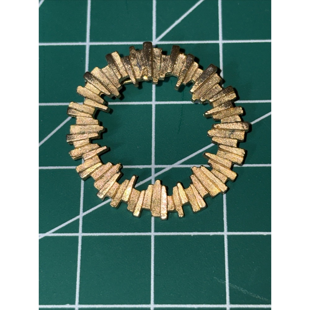 Vtg Open Work Geometric Wreath Brooch Pin Textured Brushed Gold Tone